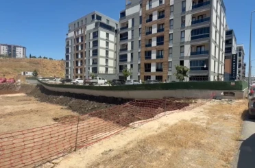 Bursa’da istinat duvarı çöktü, site sakinleri zamanla yarıştı 