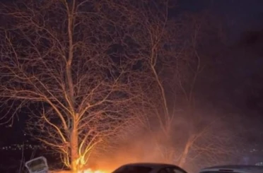 Bursa’da kontrolden çıkan otomobil önce ağaca çarptı sonra alev aldı 