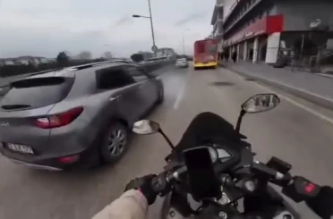 Bursa’da motosikletlinin ölümden döndüğü anlar 