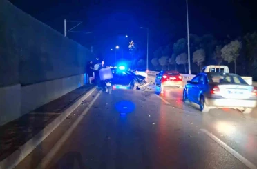 Bursa’da otomobil baz istasyonu ve metro bariyerlerine çarpıp durdu 