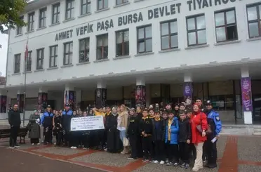 Bursa’da polisten öğrencilere tiyatro sürprizi
