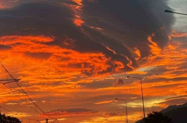 Bursa’da sabah gökyüzünü kaplayan ilginç bulut dikkat çekti