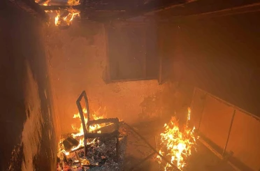 Bursa’da terk edilen evde çıkan yangın paniğe neden oldu 