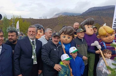Bursa’da yanan ormanlar Milli Ağaçlandırma Günü’nde yeniden yeşeriyor 