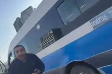 Bursa’da yol verme kavgası kamerada... Camı kırdı, 180 bin lira ceza yedi 