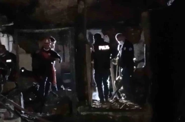 Bursa’daki ev yangınında kaybolan yaşlı adamın cansız bedeni bulundu 