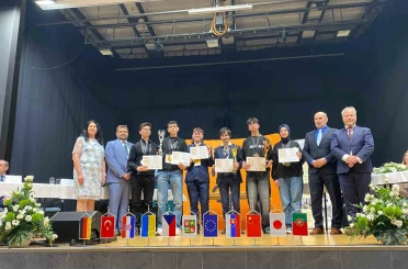 Bursalı öğrencilerden Çekya’da robotik başarısı 