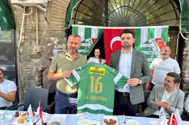 Bursaspor Başkanı Enes Çelik Kapalı Çarşı’da esnafla buluştu 