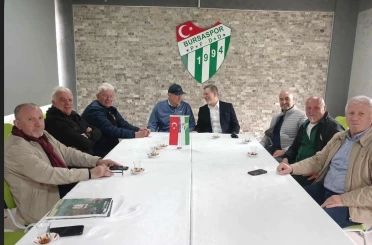Bursaspor’un unutulmaz kaptanı Özden’in kitabı öğrencilere dağıtıldı 