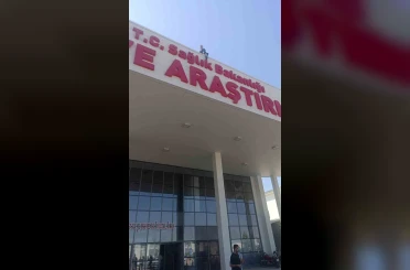 "Bütün gazeteciler gelsin" diyerek intihara kalkışan şahsı "Karpuz keselim gel" diyerek çatıdan indirdiler 