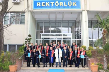 BUÜ’de profesörlük belgeleri törenle takdim edildi 