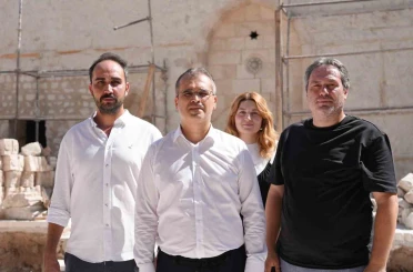 Büyükşehir, 6 şubat depremlerinden etkilenen tarihi Boğazkesen Camii’nin yaralarını sarıyor 