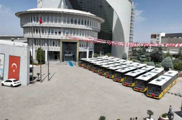 Büyükşehir Belediyesi otobüs filosunu güçlendirdi 