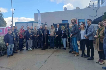 Büyükşehir harekete geçti, Datça’da fidanlar üreticilerle buluştu 