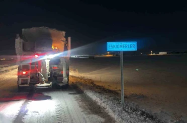 Büyükşehir kar ve tipiye karşı seferber: Kırsalda 187 yol açıldı, 46 yolda çalışma devam ediyor 