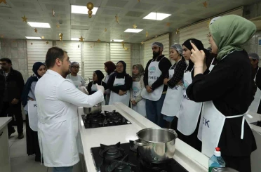 Büyükşehir KAYMEK’ten yabancı öğrencilere Kayseri Yemekleri Kursu ve Yağlama etkinliği 