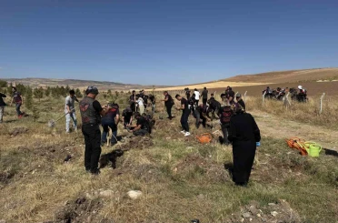 Büyükşehir, Sarımsaklı’da bin 500 fidanı toprakla buluşturdu 