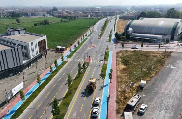 Büyükşehir, yol çizgilerini yenileyerek güvenli ulaşımı güçlendiriyor 