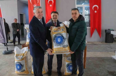 Büyükşehir’de üreticiye fidan ve tohum desteği 