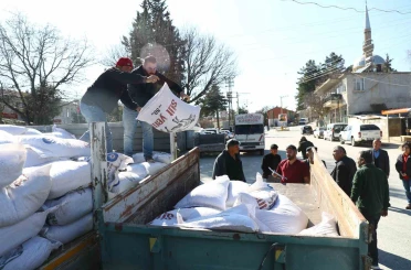 Büyükşehir’den 2025 yılında hayvancılığa 503 bin 625 kg yem desteği 
