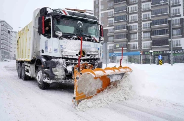 Büyükşehir’in kar timleri 7/24 sahada 