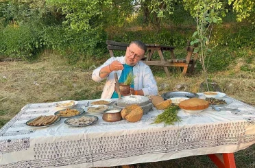 "Buz Adam Ötzi"nin midesindeki siyezi merak eden ünlü şef, Kastamonu’da 12 bin yıllık "Hitit buğdayı"nı inceledi 