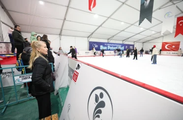 Buz Pateni Pisti gençlerin yeni buluşma noktası oldu 