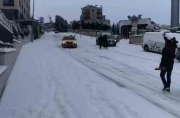 Buzlu yolda kaza böyle geldi 