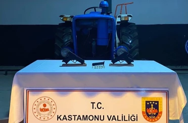 Çaldığı traktörü ahırda saklayan şüpheli jandarmadan kaçamadı 