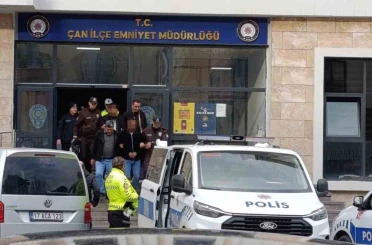 Çaldıkları araçla Edremit’te yakalanan 2 şüpheli tutuklandı 