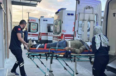 Çamardı’da midibüs devrildi: 3 yaralı 