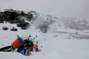 Çambaşı Kayak Merkezi’nde yapay karlama sistemi ile sezon uzatılıyor 