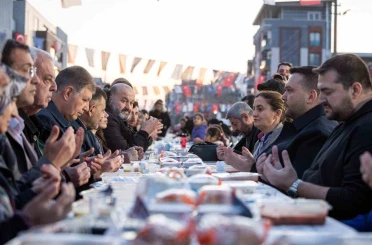 Çamdibi’nde binlerce kişilik iftar sofrası 