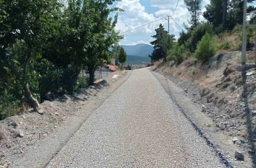 Çameli Belediyesinin yol çalışmalarının ardından mahalle sakinleri daha konforlu ve güvenli ulaşım imkanına kavuştu 