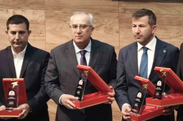 Çameli’ne çağ atlatan Başkan Arslan’a ’Yılın En Başarılı İlçe Belediye Başkanı’ ödülü verildi 