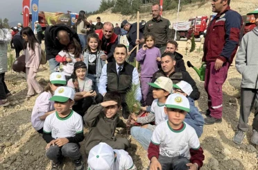 Çamlıyayla’da geleceğe nefes olacak fidanlar toprakla buluştu 