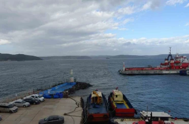 Çanakkale Boğazı fırtına nedeniyle trafiğe kapandı 
