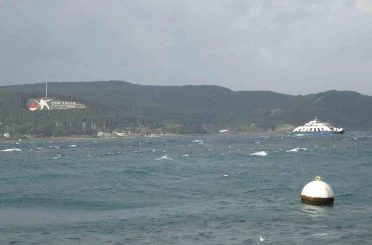 Çanakkale Boğazı lodos fırtınası nedeniyle transit gemi geçişlerine kapatıldı 