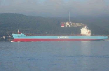 Çanakkale Boğazı’nda konteyner gemisi makine arızası yaptı 