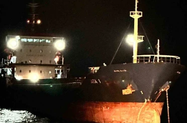 Çanakkale Boğazı’ndan geçen kuru yük gemisi makine arızası yaptı 