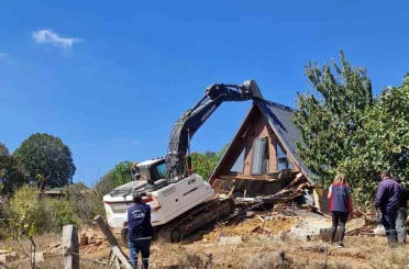 Çanakkale’de 16 kaçak yapı yıkıldı 