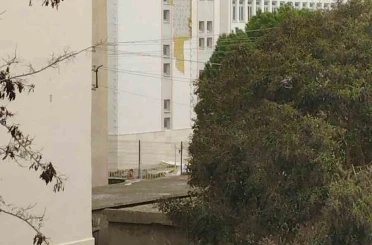 Çanakkale’de fırtına ağaçları devirdi 