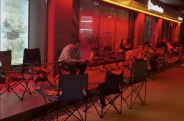 Çanakkale’de kurasız TOKİ satışı için geceden kamp sandalyeleriyle beklediler 