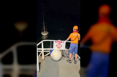 Çanakkale’de sürüklenen teknedeki 2 kişi kurtarıldı 