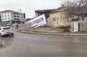 Çankaya Mahallesi’nde fırtına maddi hasara yol açtık 