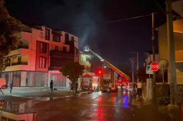Çardakta çıkan yangın 3 katlı binaya sirayet etti: 1 kişi yaralandı