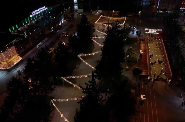 Çark Caddesi Ramazan ayına özel led ışıklarla süslendi 