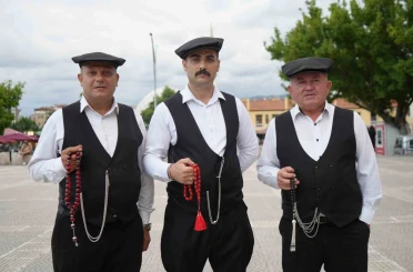 Çarşamba Beyleri, geleneksel kıyafetleriyle geçmişi geleceğe taşıyor 