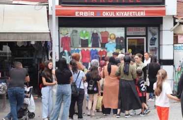 Çarşı’da okul kıyafetleri yoğunluğu 