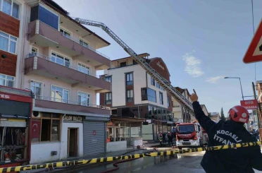 Çatı katı alevlere teslim oldu 